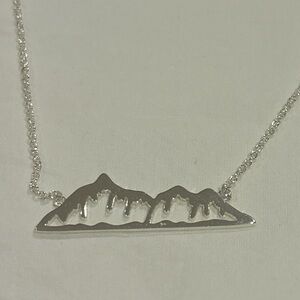 Silver 925 necklace with mountain pendant